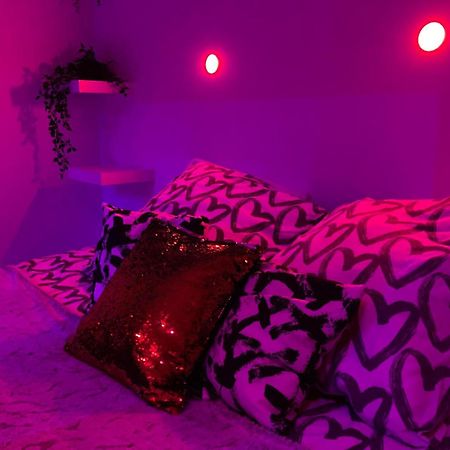 Loft Privatise Avec Spa Xxl Et Piscine Chauffee Bruz Exteriér fotografie