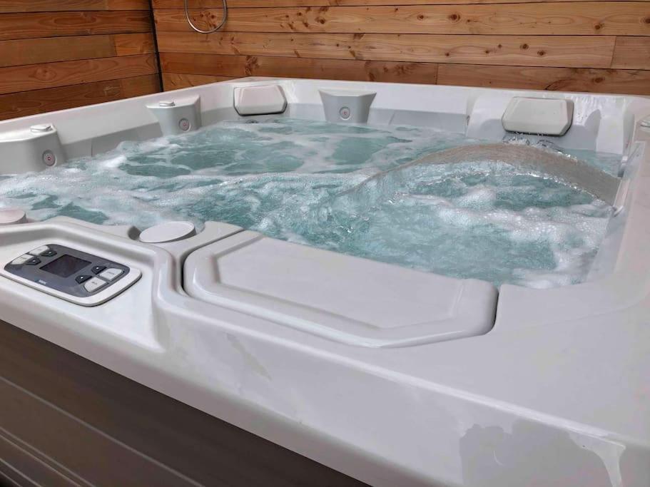 Loft Privatise Avec Spa Xxl Et Piscine Chauffee Bruz Exteriér fotografie