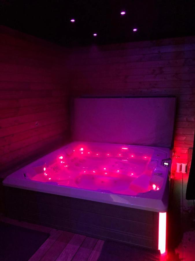 Loft Privatise Avec Spa Xxl Et Piscine Chauffee Bruz Exteriér fotografie